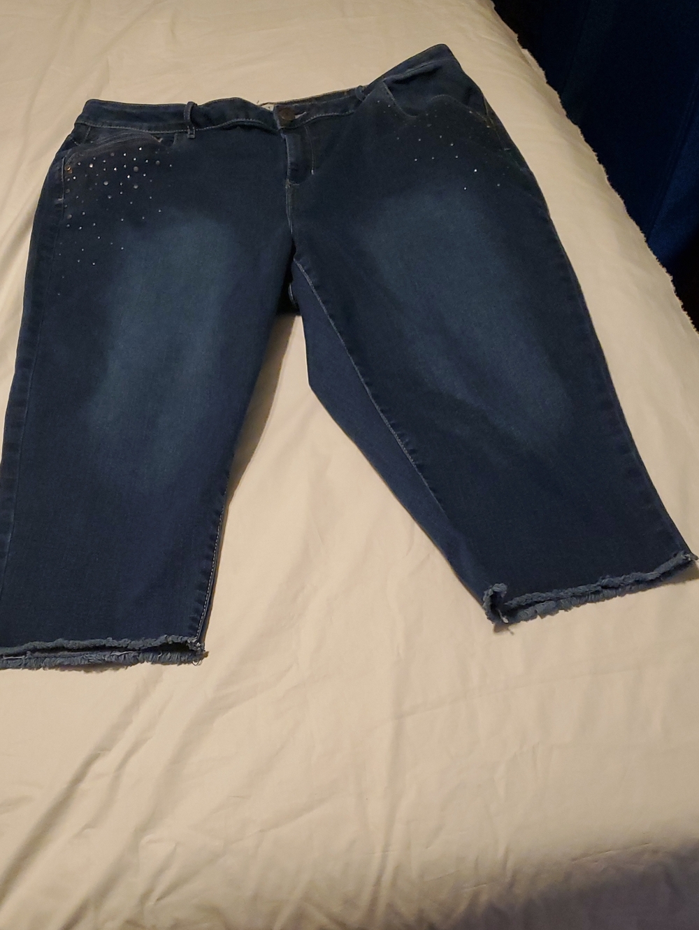 size 18 d/C Jeans Dark Blue Women's Capri  with Metal Detail on Pockets